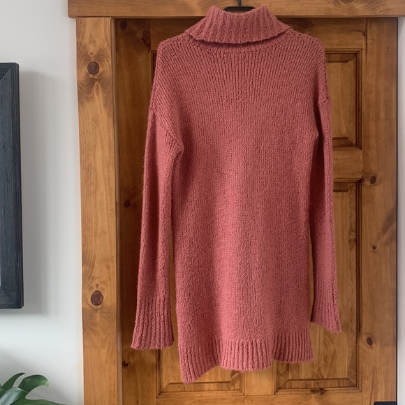 Dusty pink super cozy sweater from Icone (Simons) size XS but can fit larger - Picture 5 of 6